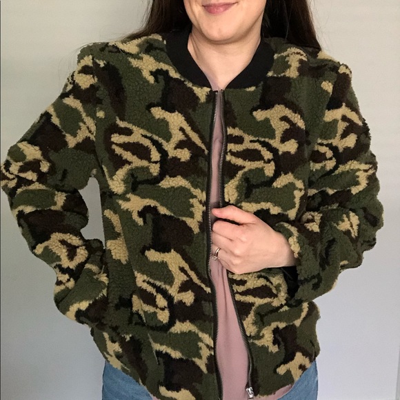BOGO 🎉 🆕 Sanctuary Camo Faux Shearling Bomber Jacket - Picture 3 of 8
